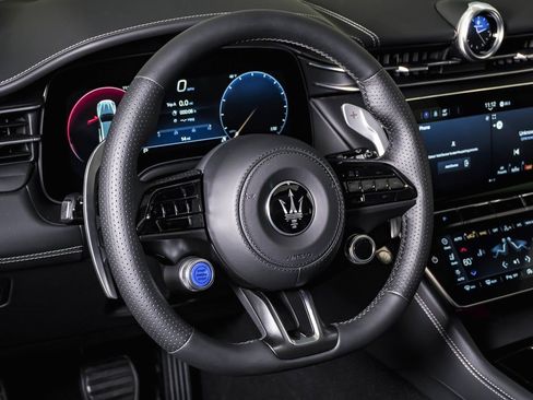 Certified 2025 Maserati Grecale Modena image 20