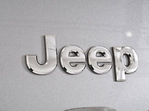 Used 2015 Jeep Cherokee Sport image 21
