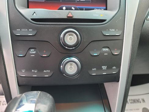 Used 2013 Ford Explorer XLT image 24