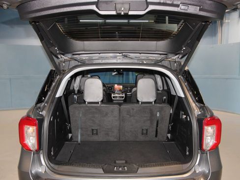Used 2022 Ford Explorer XLT w/ Equipment Group 202A RWD image 39