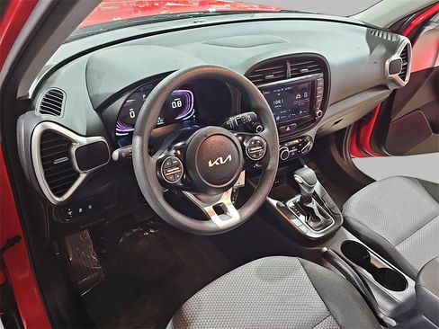 Used 2024 Kia Soul LX w/ Option Group 015 image 17