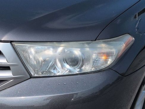 Used 2013 Toyota Highlander SE AWD/4WD image 9