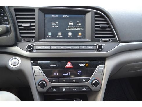 Used 2017 Hyundai Elantra Limited image 22