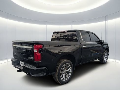 Used 2021 Chevrolet Silverado 1500 High Country w/ Technology Package image 3