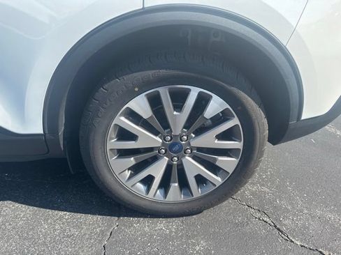 Used 2022 Ford Escape Titanium FWD image 11
