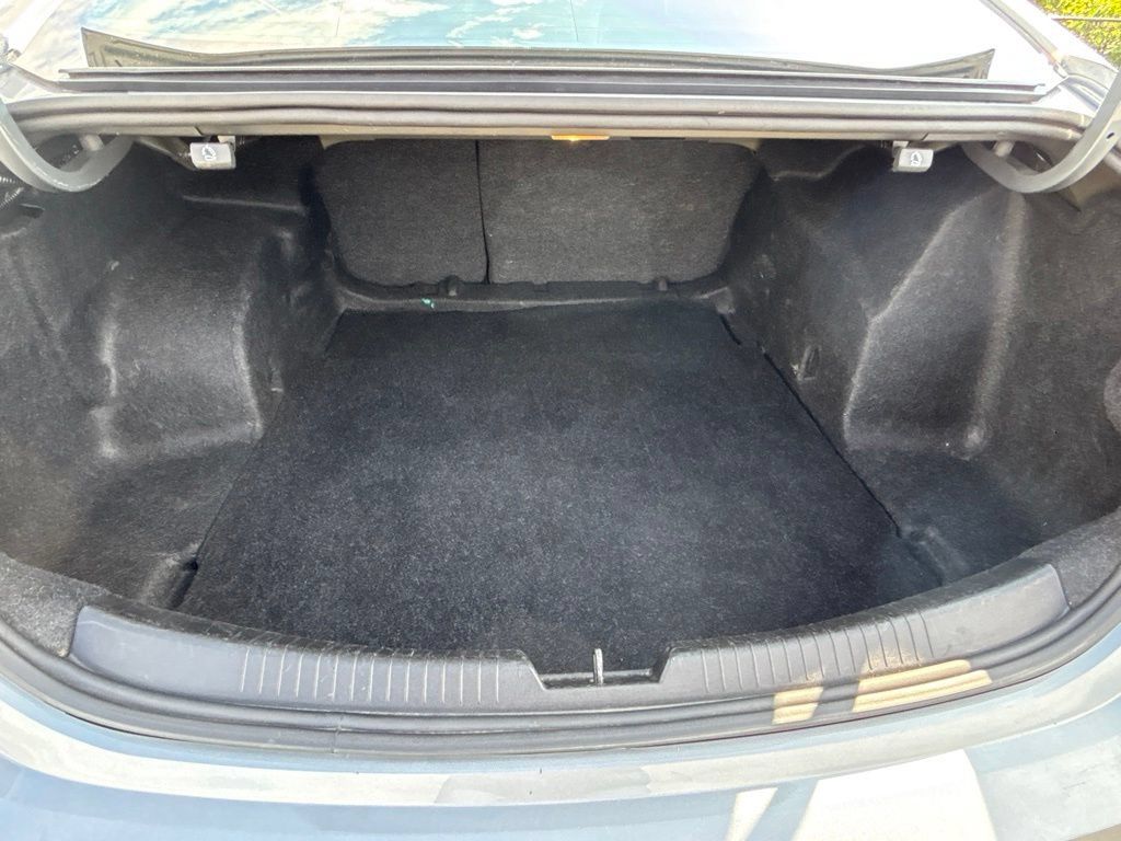 Used 2023 Chevrolet Malibu LT FWD image 38