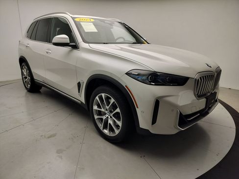 Certified 2024 BMW X5 xDrive40i w/ Premium Package AWD/4WD image 2