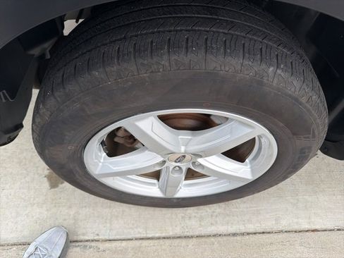 Used 2018 Ford Explorer XLT w/ Equipment Group 202A image 26