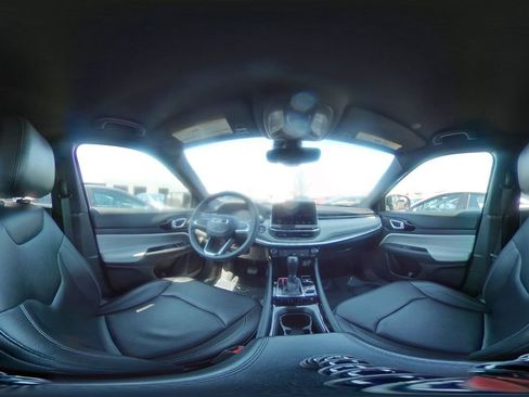 Used 2025 Jeep Compass Limited image 44