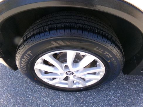 Used 2020 Nissan Rogue SV AWD/4WD image 29