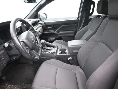 Used 2025 Toyota Tacoma SR5 AWD/4WD image 12