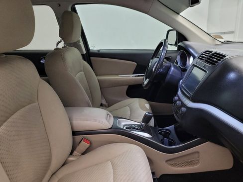Used 2019 Dodge Journey SE FWD image 21