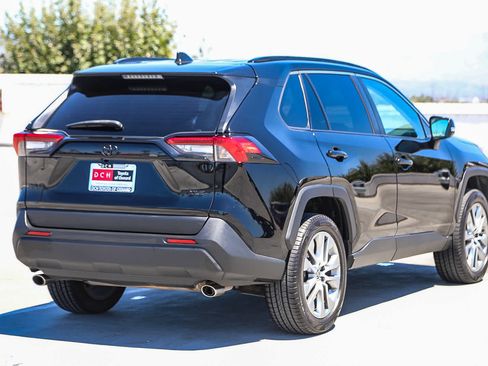 Used 2022 Toyota RAV4 XLE Premium FWD image 5