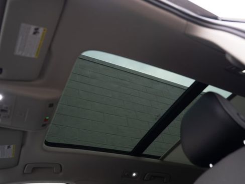 Used 2022 Volkswagen Taos SE w/ Panoramic Sunroof Package image 30