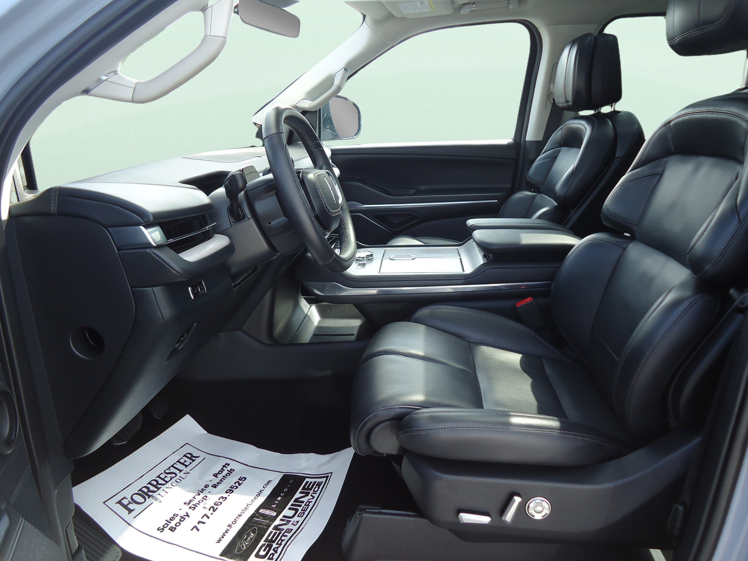 Used 2025 Lincoln Navigator Reserve AWD/4WD image 24