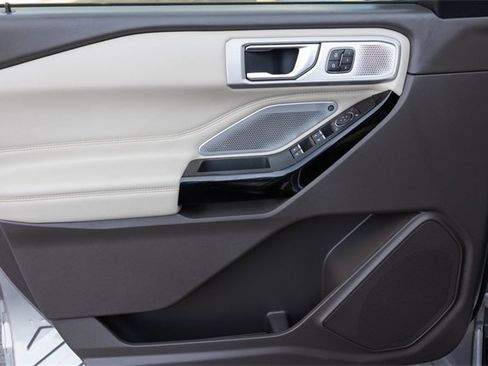 Used 2021 Ford Explorer Platinum w/ Equipment Group 601A image 14