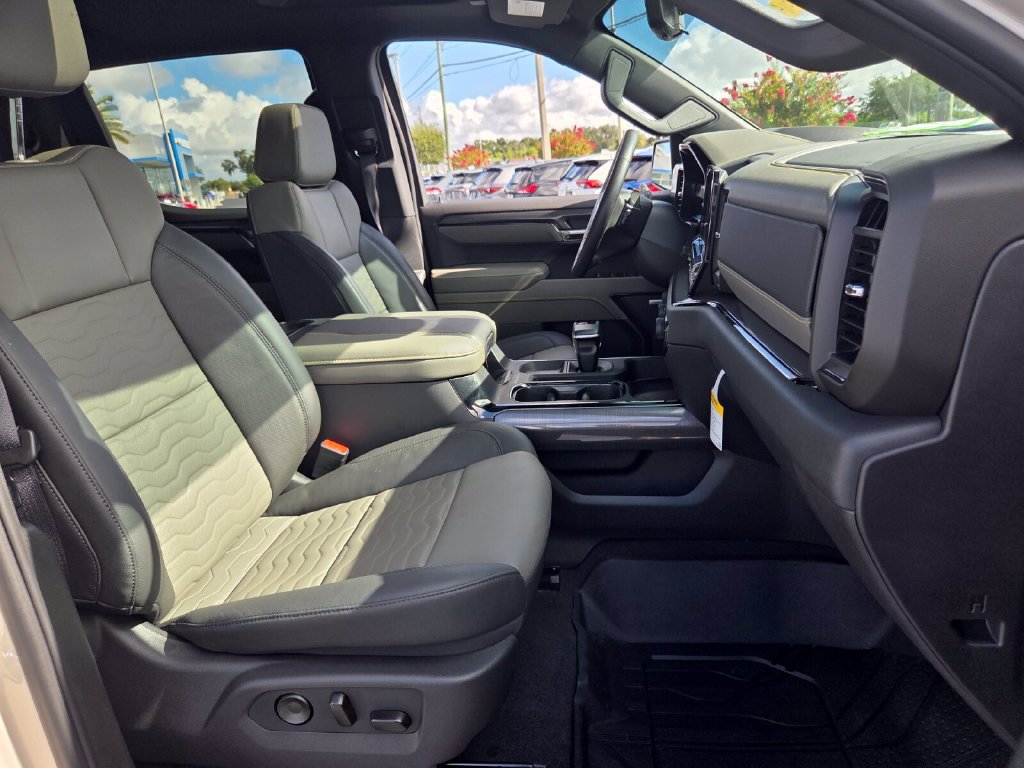 Certified 2026 Chevrolet Silverado 1500 ZR2 w/ Dark Appearance Package AWD/4WD image 19