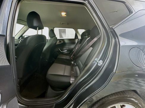 Used 2025 Kia Soul LX w/ LX Technology Package FWD image 26