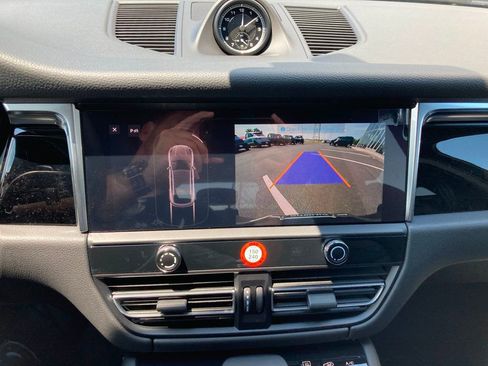 Certified 2024 Porsche Macan image 15