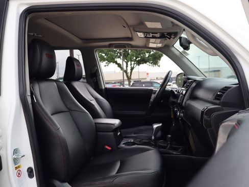 Used 2019 Toyota 4Runner TRD Off-Road Premium AWD/4WD image 30