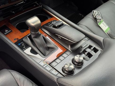 Used 2019 Lexus LX 570 4WD image 36