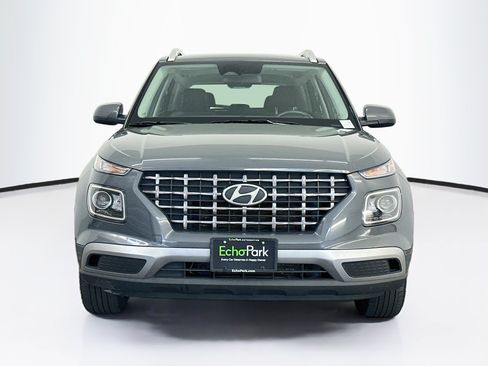 Used 2025 Hyundai Venue SEL FWD image 2