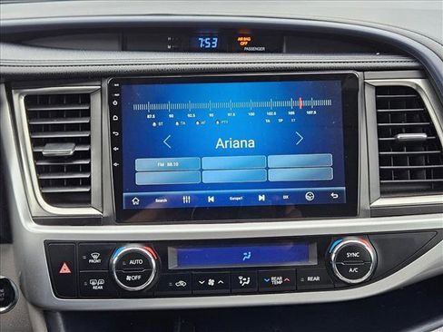 Used 2016 Toyota Highlander XLE FWD image 12