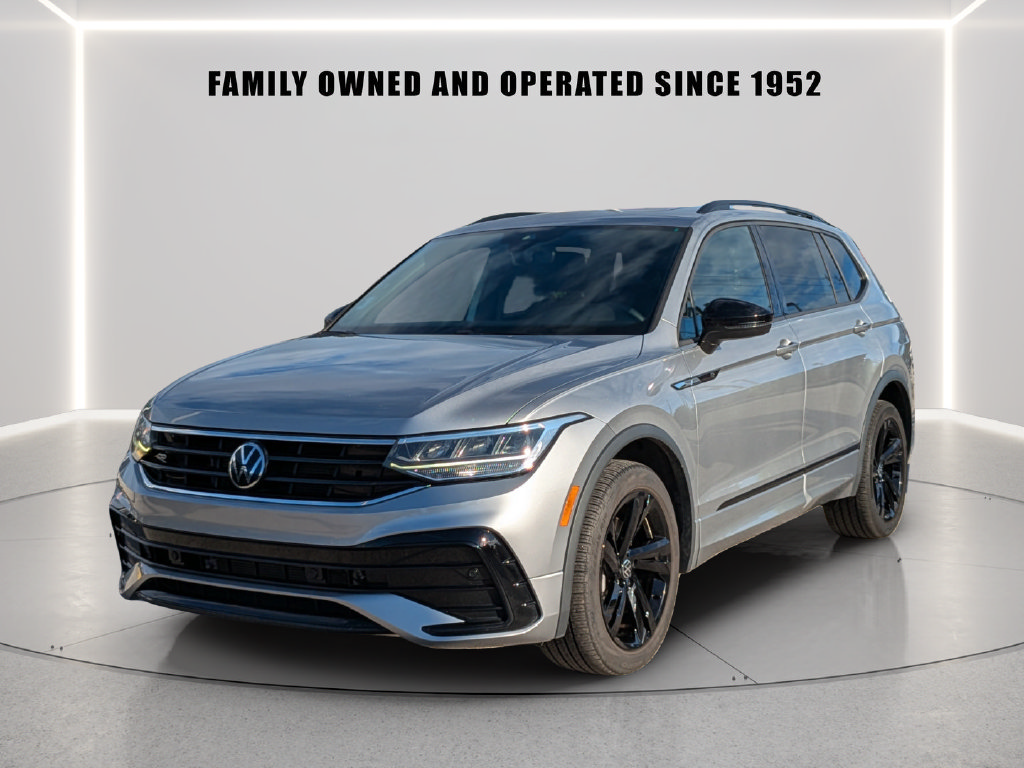 Certified 2023 Volkswagen Tiguan SE R-Line FWD image 2