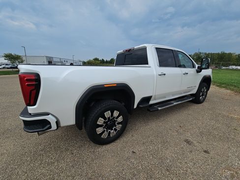 Used 2024 GMC Sierra 2500 Denali w/ Denali Reserve Package AWD/4WD image 4