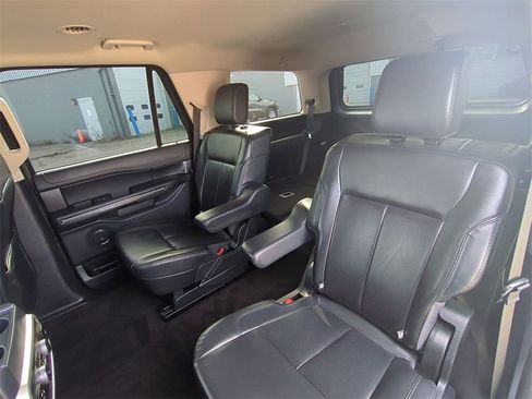 Used 2022 Ford Expedition XLT image 23