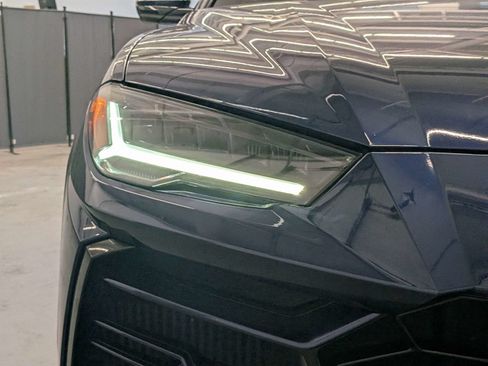 Used 2020 Lamborghini Urus AWD/4WD image 10