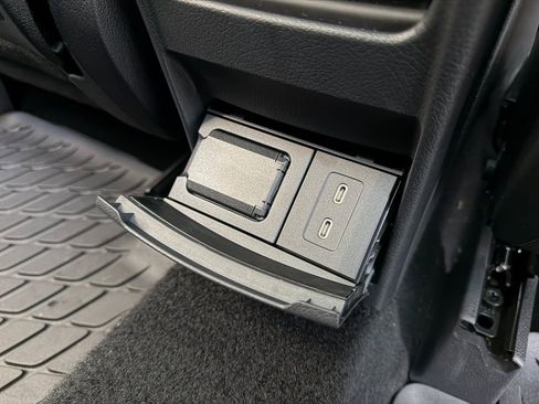 Used 2026 Mercedes-Benz GLB 250 4MATIC image 35