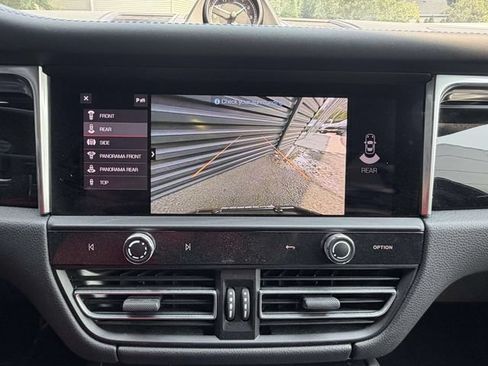 Certified 2024 Porsche Macan AWD/4WD image 24
