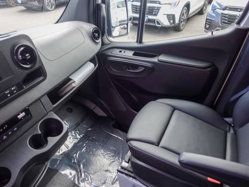Used 2023 Mercedes-Benz Sprinter 2500 image 18