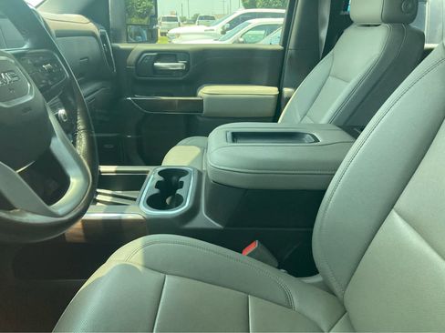 Used 2022 GMC Sierra 3500 SLT w/ SLT Preferred Package AWD/4WD image 3