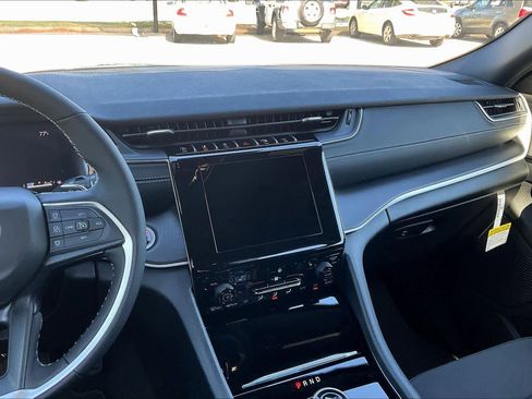 New 2025 Jeep Grand Cherokee L Laredo w/ Luxury Tech Group I image 6