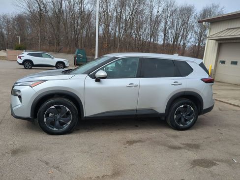 Used 2025 Nissan Rogue SV image 5
