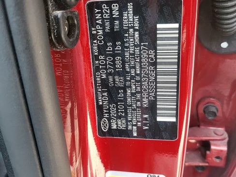 Used 2025 Hyundai Venue SEL FWD image 6