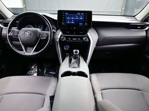 Used 2022 Toyota Venza LE image 17