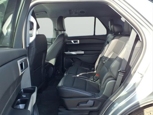 Used 2023 Ford Explorer XLT w/ Equipment Group 202A image 10