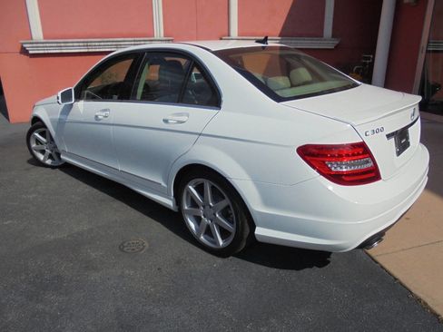 Used 2014 Mercedes-Benz C 300 4MATIC Sedan w/ Premium 1 Package image 27
