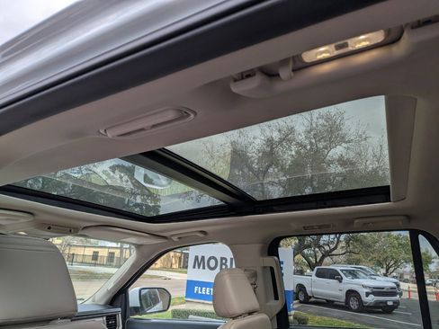 Used 2022 Ford Expedition Max Limited image 24