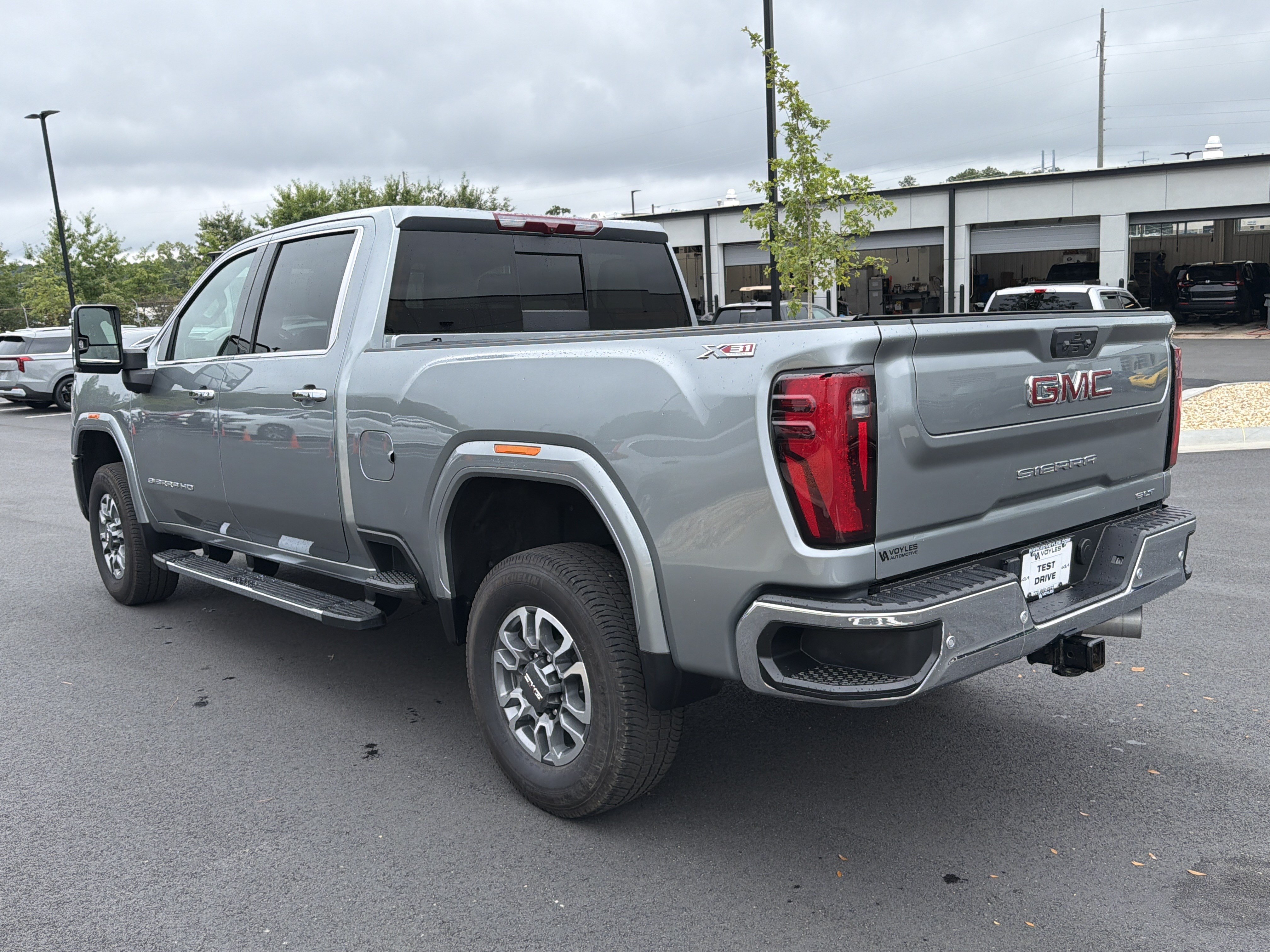 Used 2024 GMC Sierra 2500 SLT w/ SLT Premium Package AWD/4WD image 5