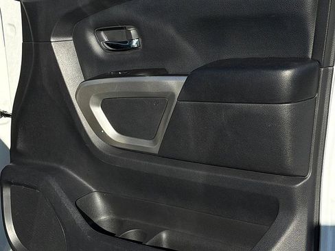 Used 2021 Nissan Titan SV w/ SV Convenience Package image 25