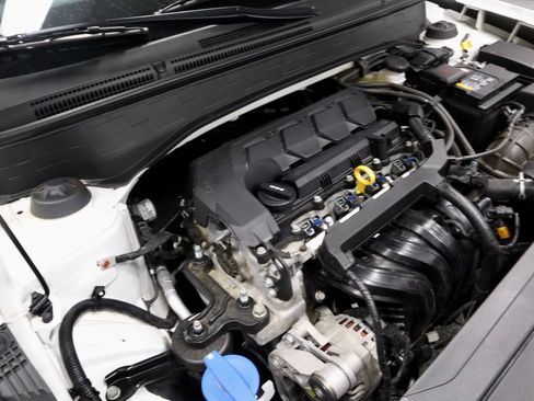 Used 2024 Hyundai Venue Limited FWD image 20