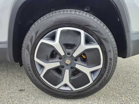 Used 2024 Rivian R1S Adventure AWD/4WD image 35