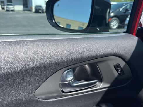 Used 2025 Chrysler Pacifica Select FWD image 10