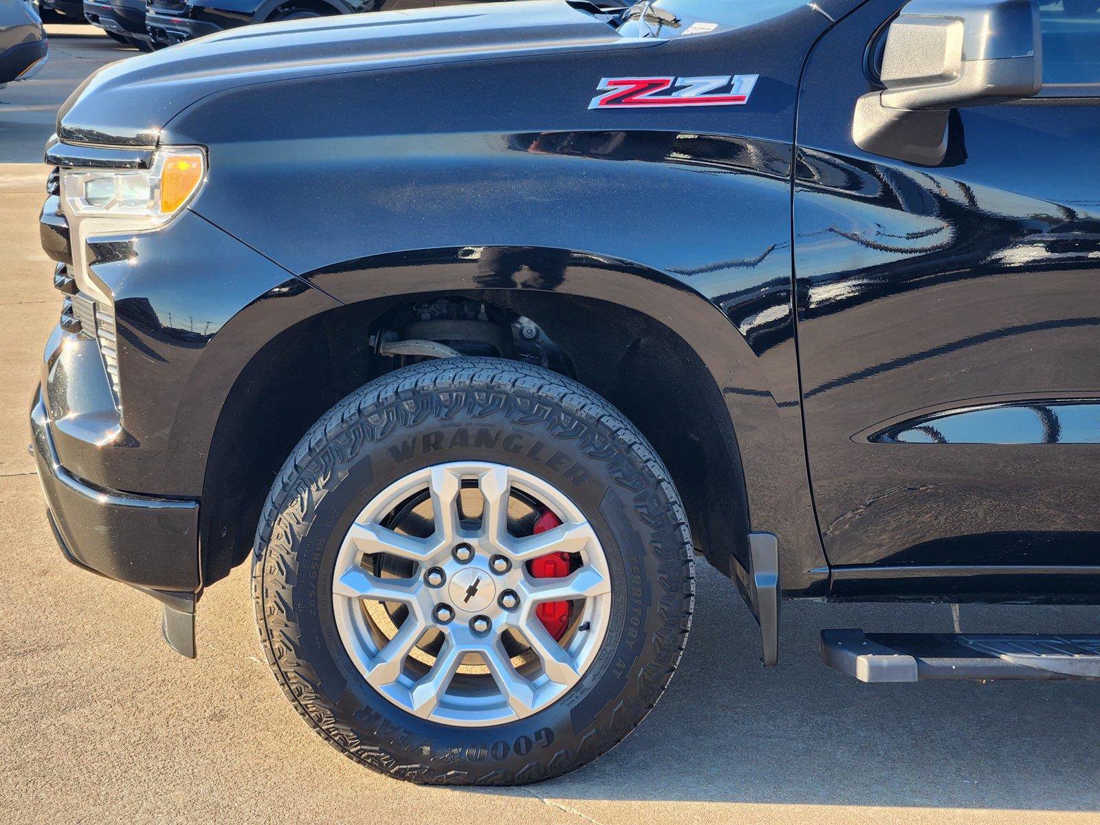 Used 2023 Chevrolet Silverado 1500 RST w/ Z71 Off-Road Package AWD/4WD image 7