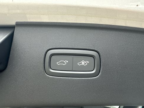 Used 2025 Volvo EX90 Ultra AWD/4WD image 38