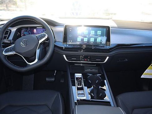 Certified 2025 Volkswagen Atlas Cross Sport SE image 10